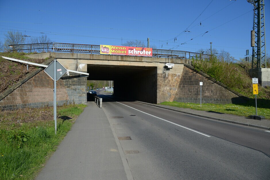Bauzeitraum: Brücke August 2023 bis September 2024, anschließend Straßenbauarbeiten einschließlich Kreuzung Kauerndorfer Allee / Offenburger Allee durch das Thüringer Landesamt für Bau und Verkehr bis 2026