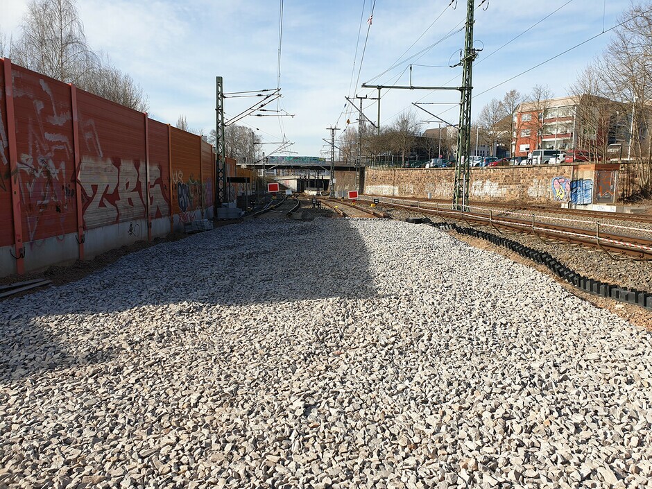 Grundschotter im Anschlussbereich Bestand Richtung Chemnitz-Hbf, 02.03.2022