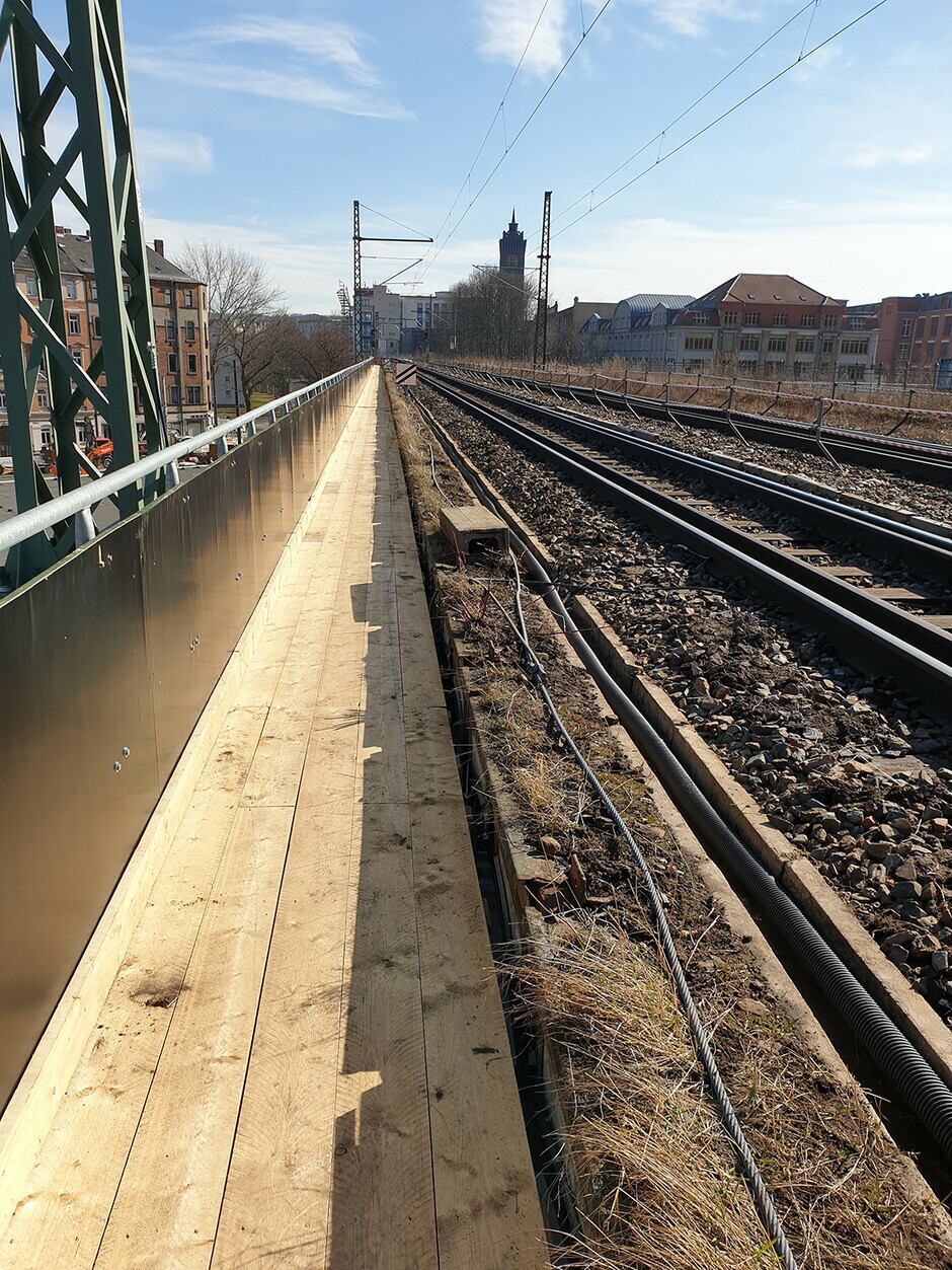 Randweg auf Behelfsbrücke Chemnitzer Viadukt, 02.03.22