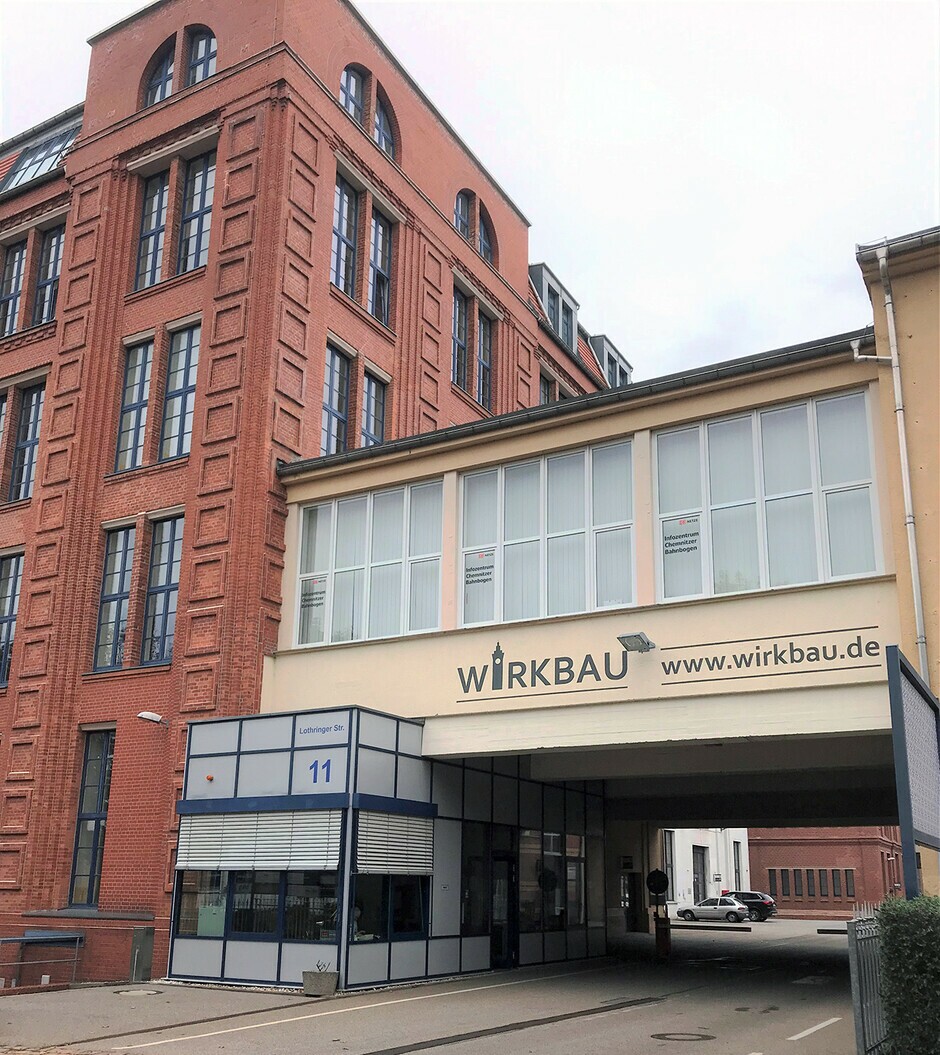 Seit 10. September 2019 hat das Infozentrum „Chemnitzer Bahnbogen“ im Gebäude der Wirkbau Chemnitz (1. Obergeschoss, Zugang über Lothringer Straße 11, 09120 Chemnitz) geöffnet