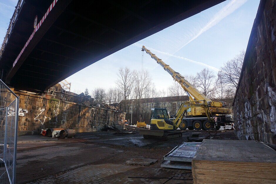 Bis Dezember 2019 wurden die ersten Teile der Eisenbahnüberführung (EÜ) „Reichsstraße“ zurückgebaut (Dezember 2019)